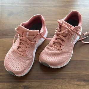 Women's Topo Athletic Atmos Running Shoes